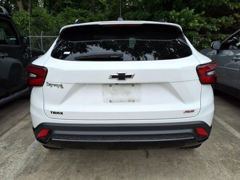 Used 2024 Chevrolet Trax RS w/ Sunroof Package FWD image 5