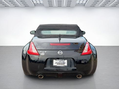 Used 2011 Nissan 370Z Touring RWD image 7
