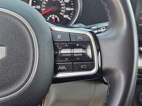Used 2024 Kia Carnival LX FWD image 22