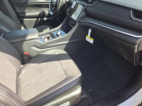 New 2025 Jeep Grand Cherokee Altitude image 55