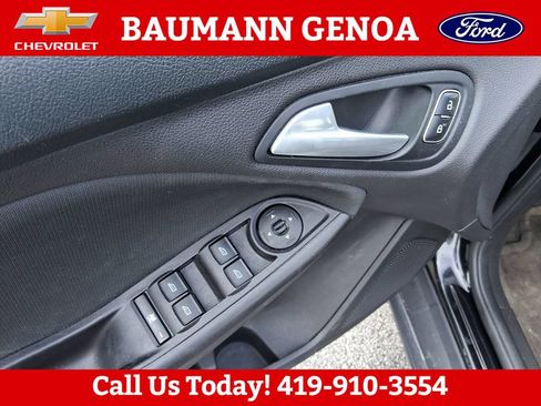 Used 2018 Ford Focus SE FWD image 12