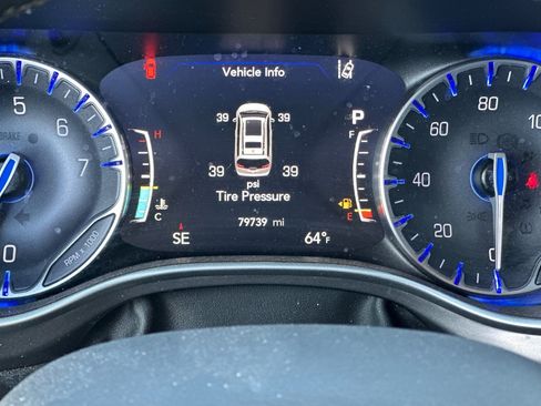 Used 2023 Chrysler Pacifica Touring-L image 30