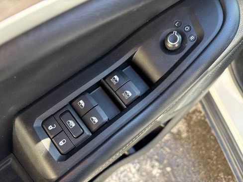 Used 2024 Jeep Grand Cherokee Limited image 25