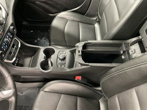 Used 2024 GMC Terrain SLT image 23