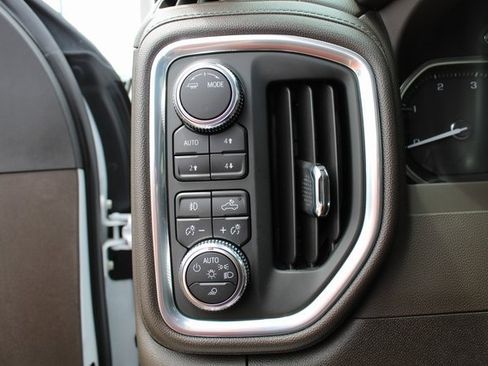 Used 2023 GMC Sierra 3500 Denali AWD/4WD image 23
