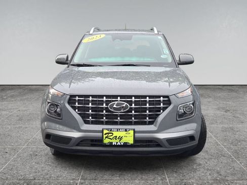 Used 2023 Hyundai Venue SEL FWD image 2