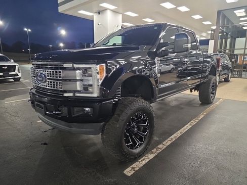 Used 2019 Ford F250 Platinum w/ Platinum Ultimate Package image 3