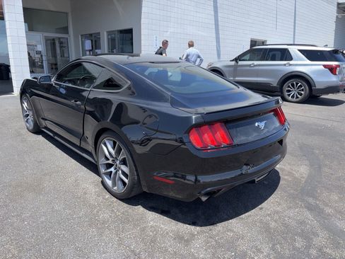 Used 2015 Ford Mustang Coupe RWD image 3
