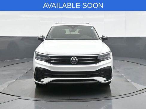 Used 2023 Volkswagen Tiguan SE R-Line image 2