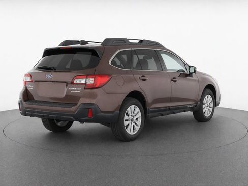 Used 2019 Subaru Outback 2.5i Premium AWD/4WD image 3