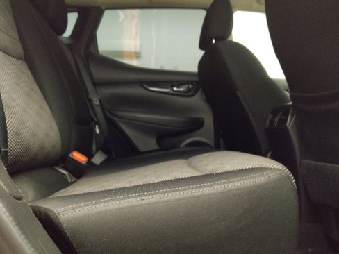 Used 2020 Nissan Rogue Sport SV FWD image 19
