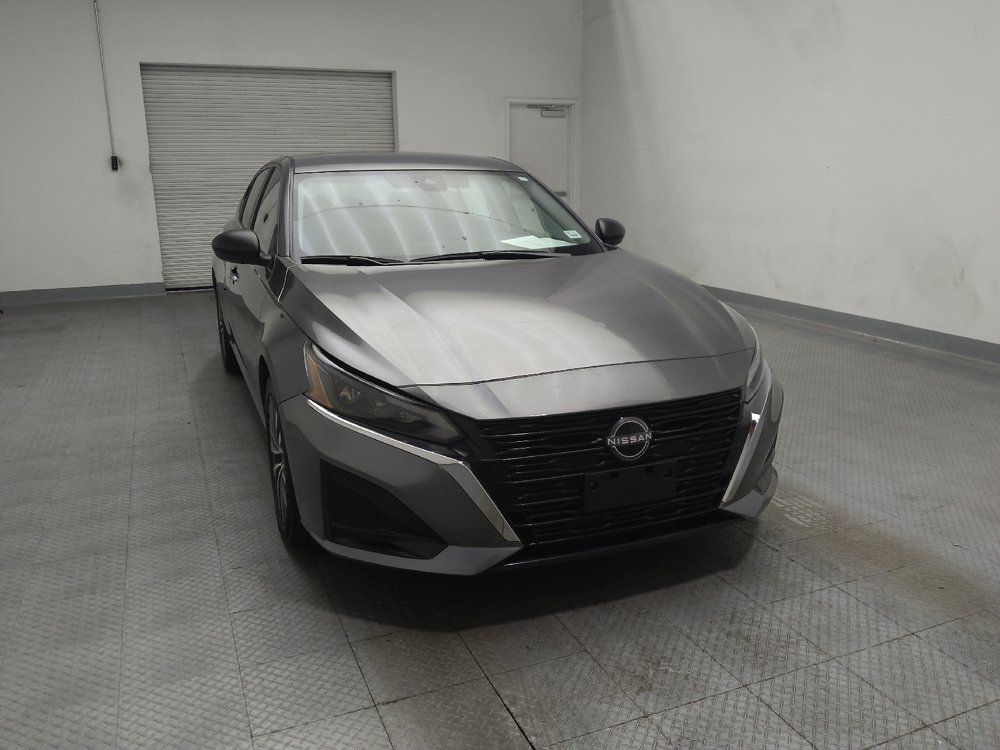 Used 2025 Nissan Altima 2.5 SV FWD image 14