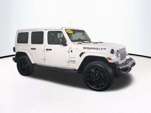 Used 2022 Jeep Wrangler Unlimited Sahara image 2