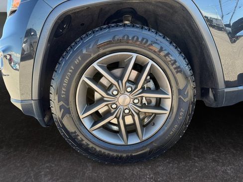 Used 2016 Jeep Grand Cherokee Laredo 75th Anniversary AWD/4WD image 9