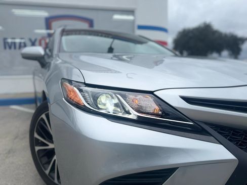 Used 2018 Toyota Camry SE FWD image 9