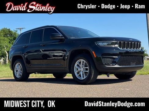 Used 2024 Jeep Grand Cherokee Laredo AWD/4WD image 1