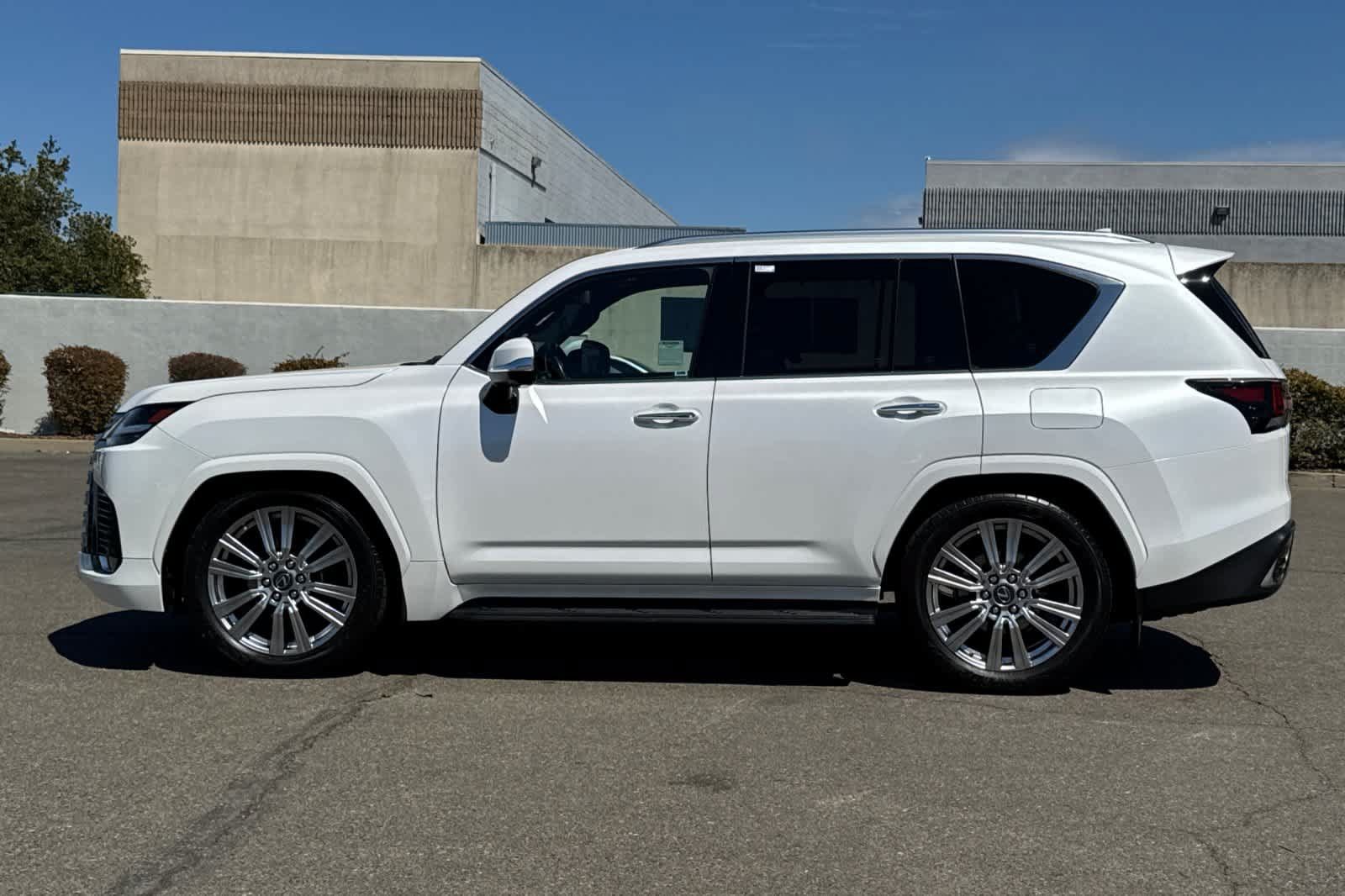 Used 2023 Lexus LX 600 4WD w/ Ultra Luxury Package image 9