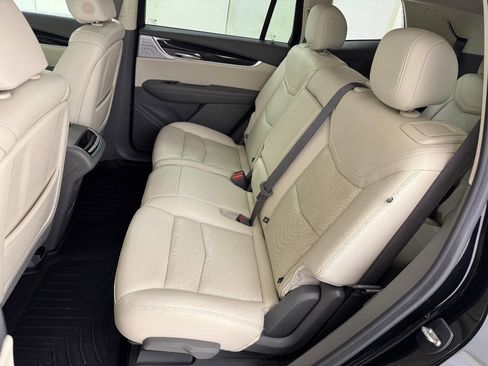 Used 2021 Cadillac XT6 Premium Luxury image 18