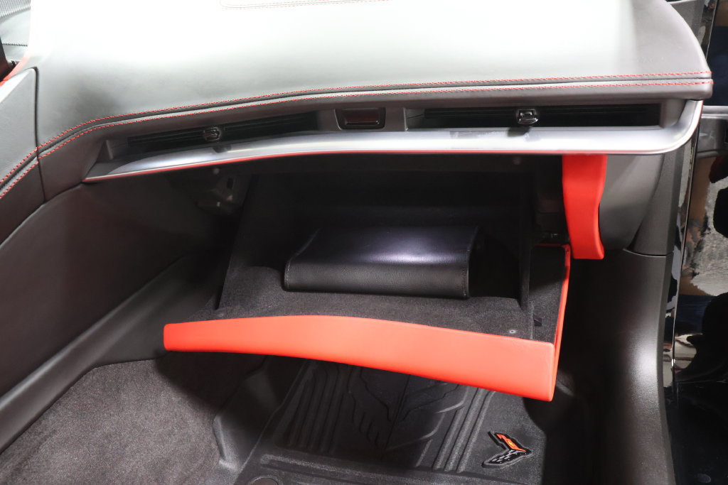 Used 2024 Chevrolet Corvette Stingray Premium Cpe w/ Z51 Performance Package RWD image 26