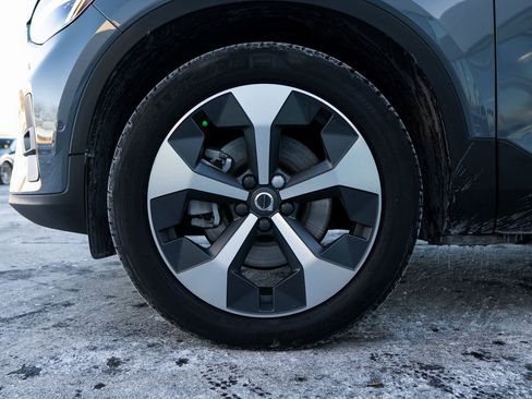 Used 2023 Volvo XC40 B5 Plus w/ Driver Assist Package image 7