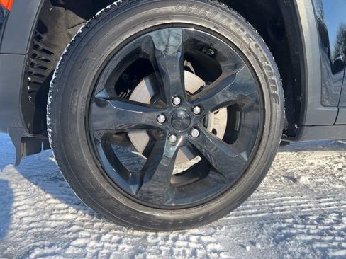 Used 2023 Jeep Grand Cherokee Altitude image 10