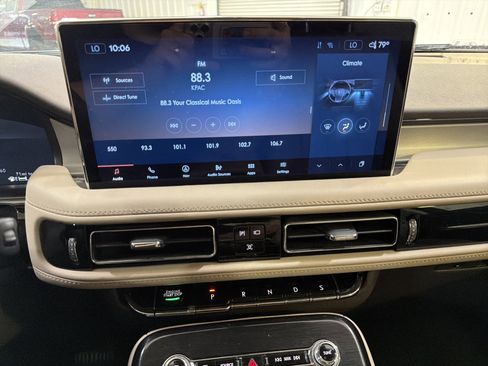 Used 2022 Lincoln Nautilus FWD w/ Premium Package image 17