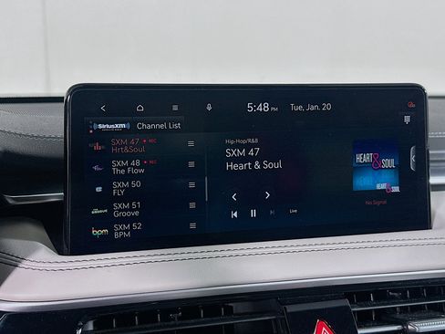 Used 2025 Genesis G70 2.5T image 21