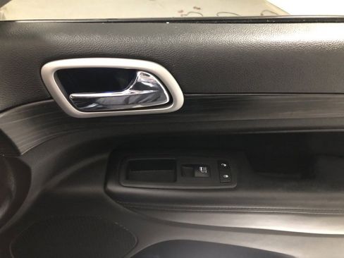 Used 2020 Jeep Grand Cherokee Altitude image 15