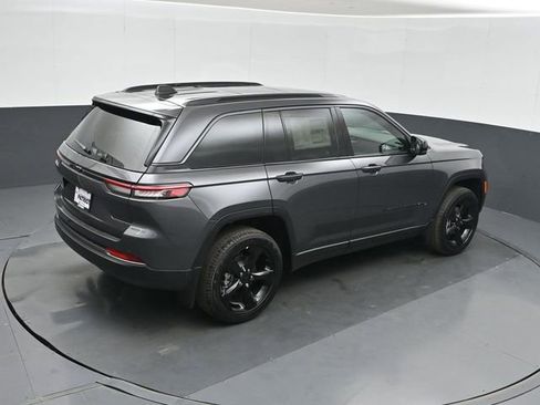 New 2026 Jeep Grand Cherokee Limited w/ Limited Altitude Package AWD/4WD image 31