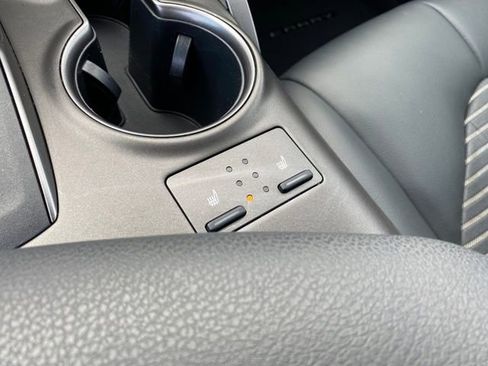 Used 2023 Toyota Camry SE image 11