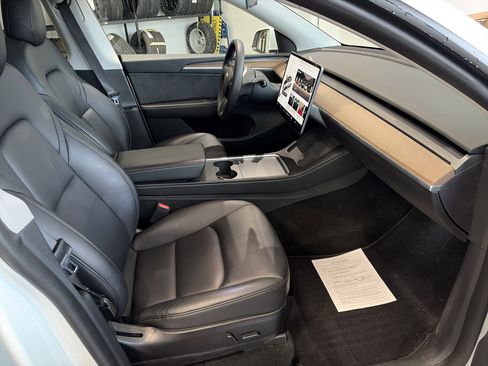 Used 2023 Tesla Model Y Long Range image 32