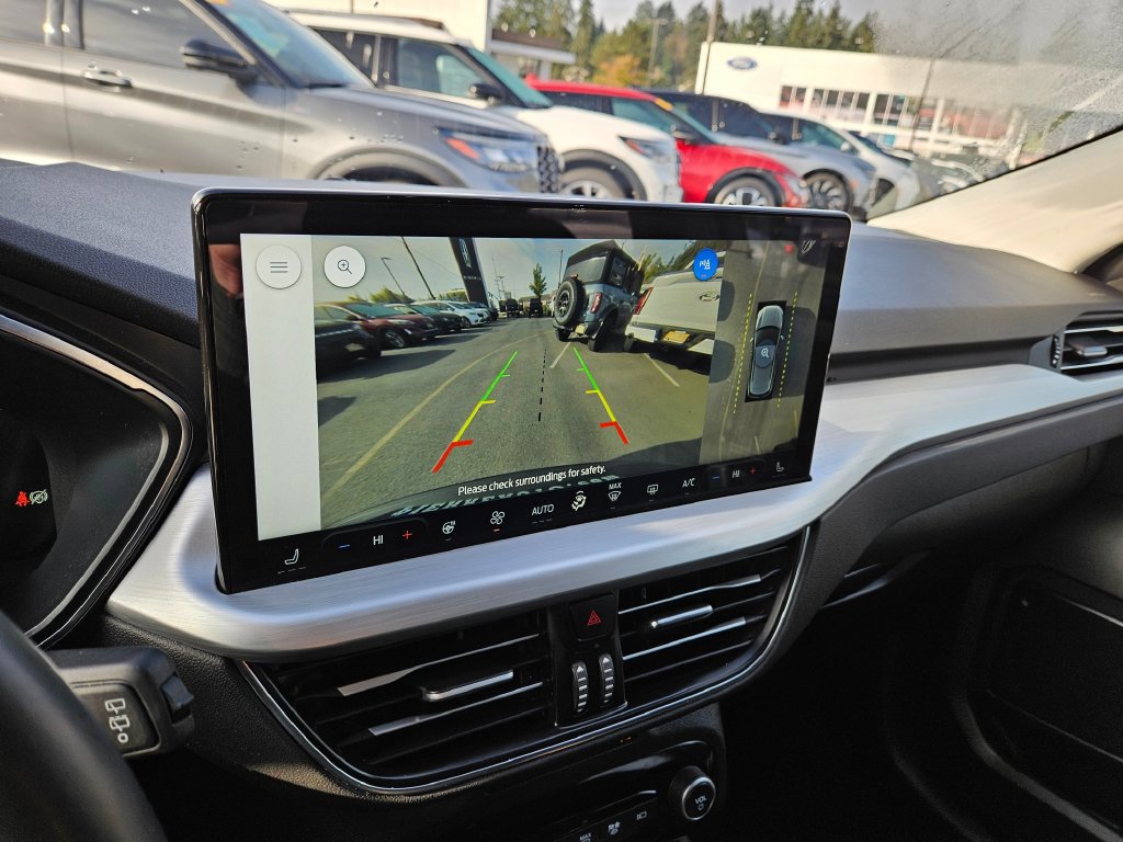 Used 2024 Ford Escape Platinum AWD/4WD image 32