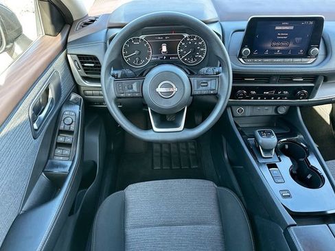 Used 2023 Nissan Rogue SV image 20