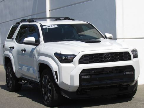 Certified 2025 Toyota 4Runner TRD Sport AWD/4WD image 2