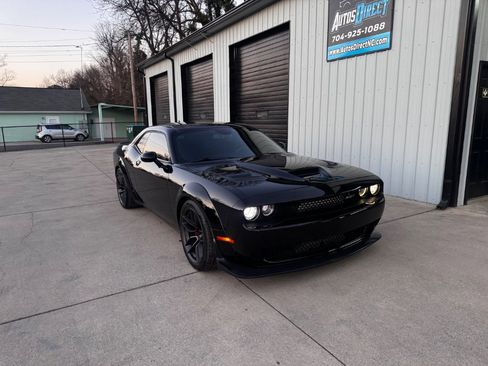 Used 2019 Dodge Challenger R/T Scat Pack w/ Widebody Package image 7