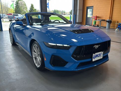 Used 2025 Ford Mustang GT Premium image 7