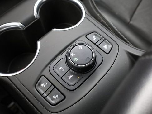 Used 2022 GMC Terrain SLT w/ Infotainment Package II image 23