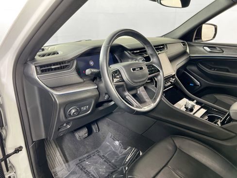 Used 2022 Jeep Grand Cherokee Overland AWD/4WD image 9