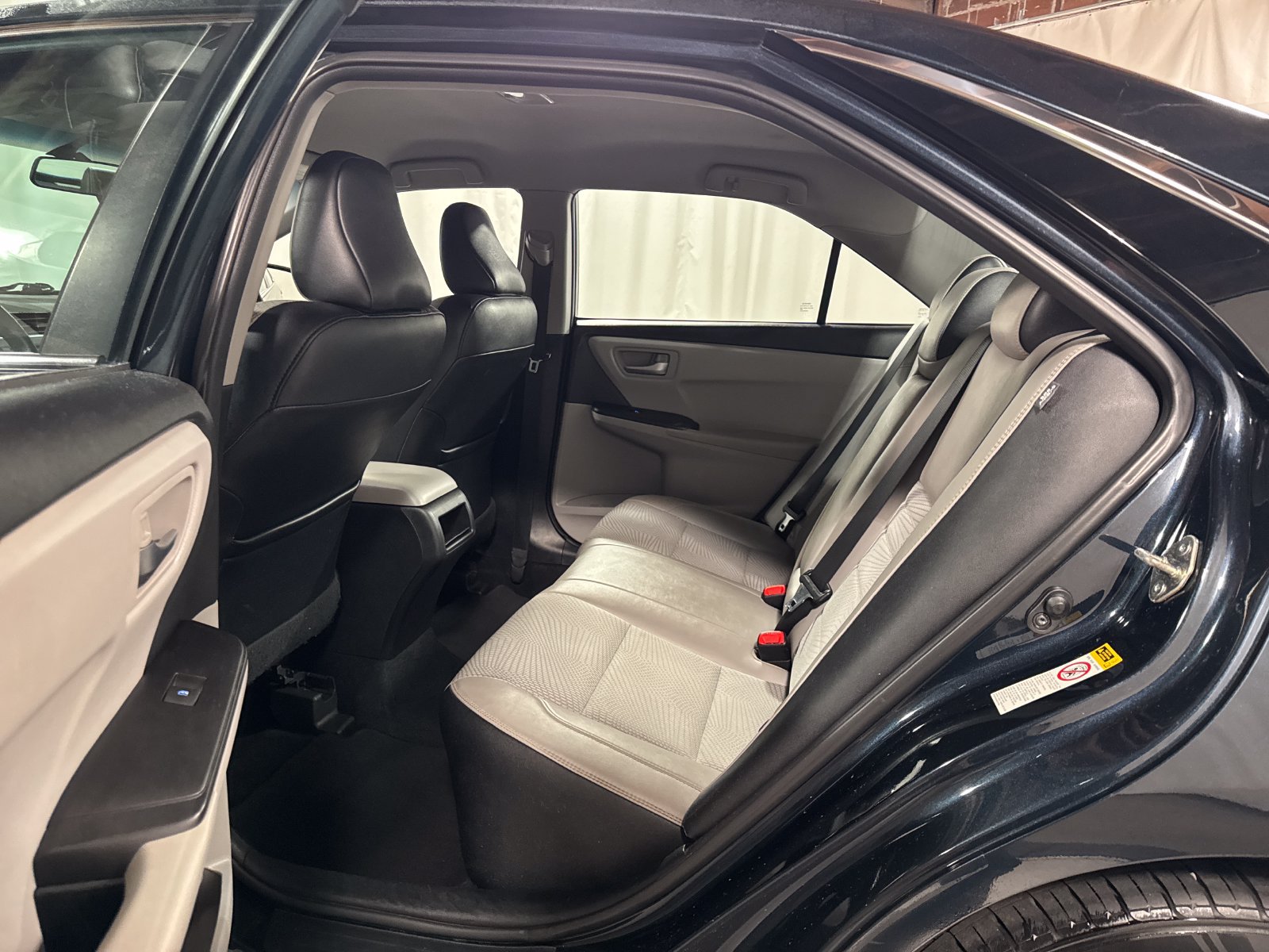 Used 2017 Toyota Camry SE FWD image 5