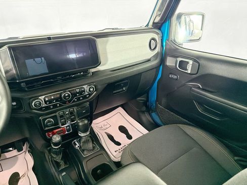 Used 2024 Jeep Wrangler Willys image 22
