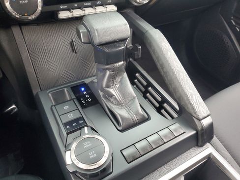 Certified 2024 Toyota Tacoma SR5 AWD/4WD image 27