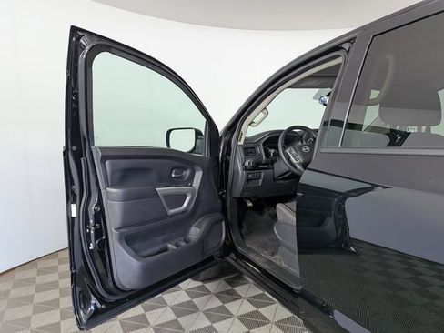 Used 2023 Nissan Titan SV AWD/4WD image 9