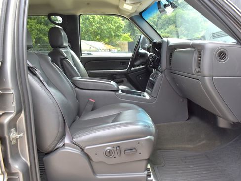 Used 2006 Chevrolet Silverado 2500 W/T AWD/4WD image 27