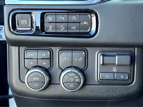 New 2026 GMC Yukon XL Denali w/ Denali Reserve Package image 12