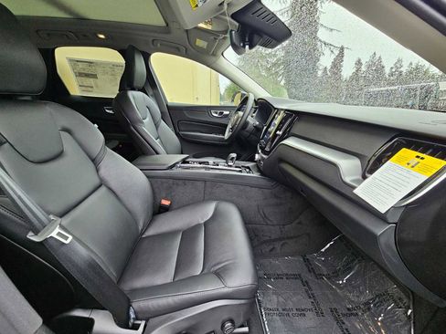 Certified 2025 Volvo XC60 B5 Core w/ Protection Package Premier image 9