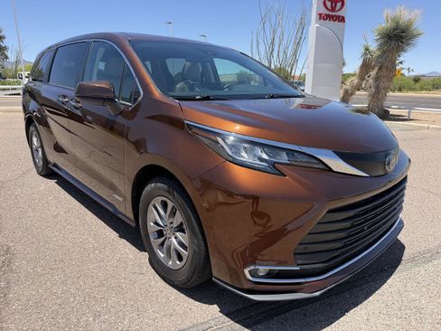 Used 2021 Toyota Sienna XLE FWD image 8