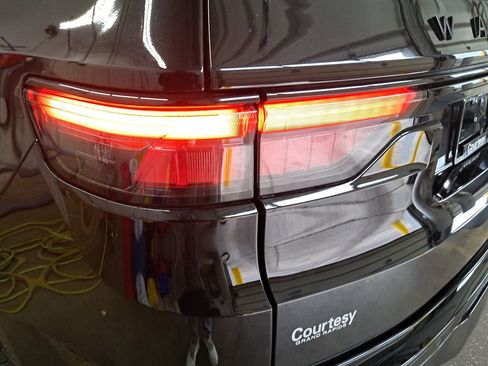 New 2025 Jeep Wagoneer Series II w/ Premium Group I image 36