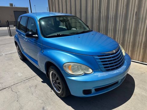 Used 2008 Chrysler PT Cruiser FWD image 2
