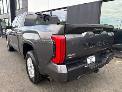 Used 2022 Toyota Tundra SR5 w/ SR5 Convenience Package AWD/4WD image 4