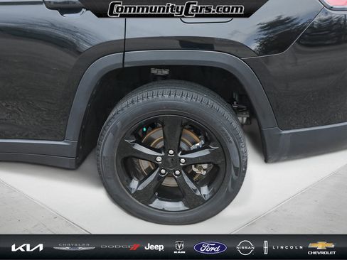 Used 2023 Jeep Grand Cherokee L Limited w/ Luxury Tech Group II image 5